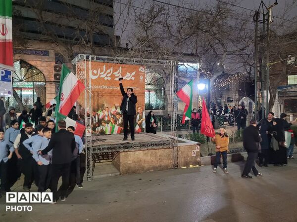 اجتماع دانش‌آموزان و فرهنگیان در هنرستان قندی