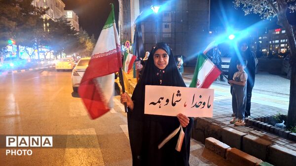 تجمع انقلابی مردم مشهد در میدان محمدیه همزمان با شب شهادت امام صادق (ع)