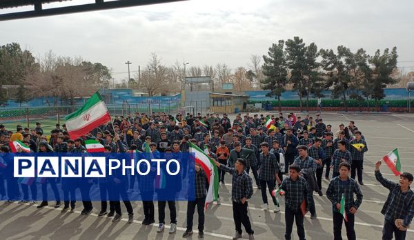 پژواک انقلاب در دل نوجوانان