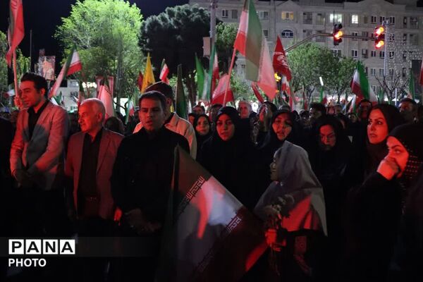 گرامیداشت چهلمین روز شهادت رهبر شهید و دانش‌آموزان میناب در باقرشهر 