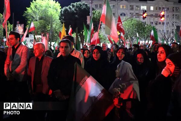 گرامیداشت چهلمین روز شهادت رهبر شهید و دانش‌آموزان میناب در باقرشهر 