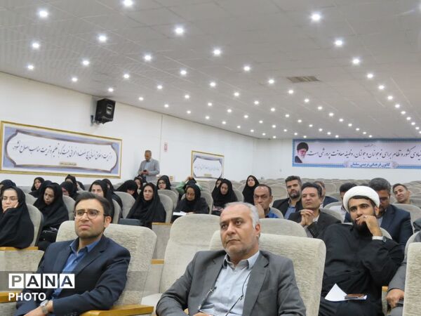 جلسه مدیران مدارس و ناظرین مسابقات خوارزمی در شهرستان خلیل آباد 