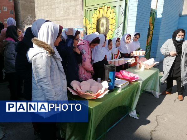 موکب دانش‌آموزی مدرسه ۲۲ بهمن به‌مناسبت ولادت حضرت مهدی (عج)