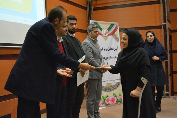 آیین تجلیل از برگزیدگان حوزه مشاوره و پیشگیری از آسیب‌های اجتماعی بهارستان‌دو