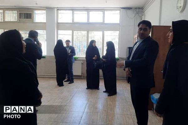 بازدید مدیر آموزش و پرورش ناحیه دو شهرری از دبستان شهید چمران