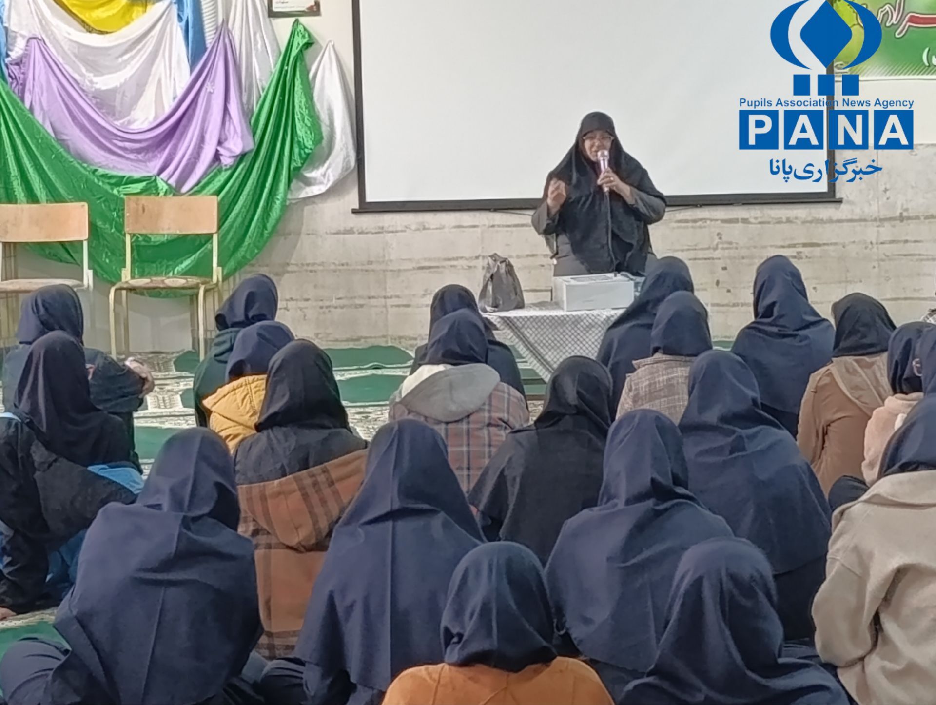 تمرین عملی آمادگی دفاعی در مدرسه شاهد نهاوند