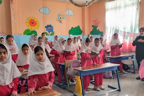 برگزاری مراسم به مناسبت ایام فاطمیه در دبستان راهیان نور ناحیه دو شهرری 