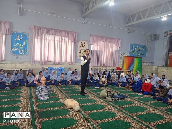 جلسه  آموزشی طرح ماهر سفیران سلامت در مدرسه بنت المهدی صدر ۲