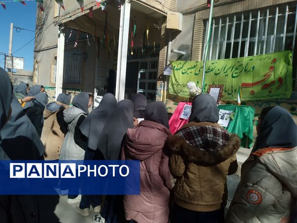 آیین نواختن زنگ انقلاب در آموزشگاه نمونه دولتی فدک فاروج