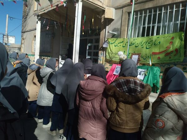 آیین نواختن زنگ انقلاب در آموزشگاه نمونه دولتی فدک فاروج
