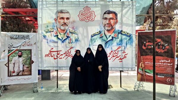 فرهنگیان منطقه ۱۴ تهران، به سرداران شهید جنگ ۱۲ روزه ادای احترام کردند