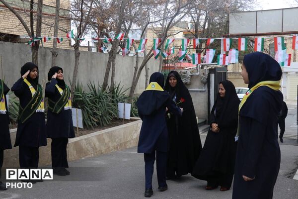 همایش «یاوران انقلاب» ناحیه ۶ مشهد در دبیرستان یاس ۲ 