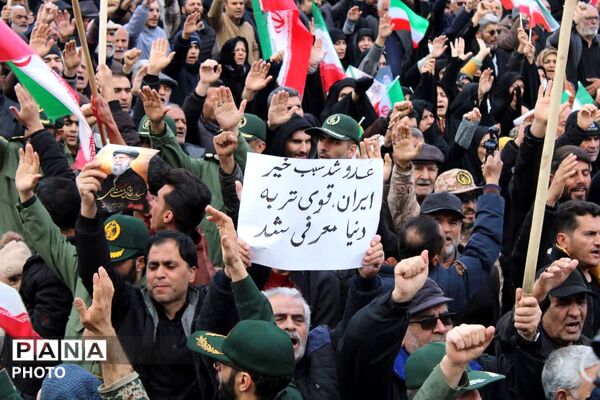 مراسم باشکوه بیعت مردم همدان با رهبر جدید انقلاب اسلامی 