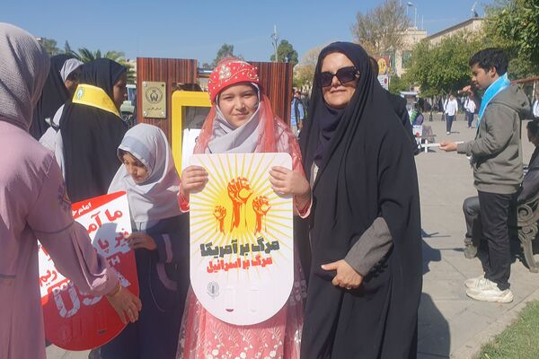 تجمع بزرگ دانش‌آموزان در روز 13 آبان