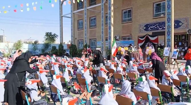 جشن شکوفه ها در مدرسه دیهیم مشهد