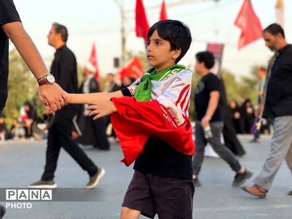  حضور پرشور مردم در وداع و تشییع رهبر انقلاب 
