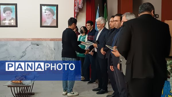 تجلیل از رتبه‌های برتر کنکور سراسری دبیرستان شهید سلطانی ۴ 
