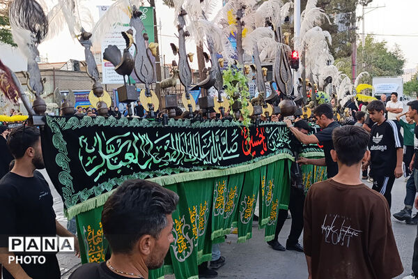 آیین باشکوه علم‌گردانی در غروب عاشورا 