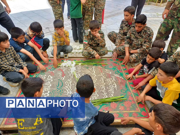 ‌حضور نوجوانان روستای مومن‌آباد قم در محفل روایتگری شهدا