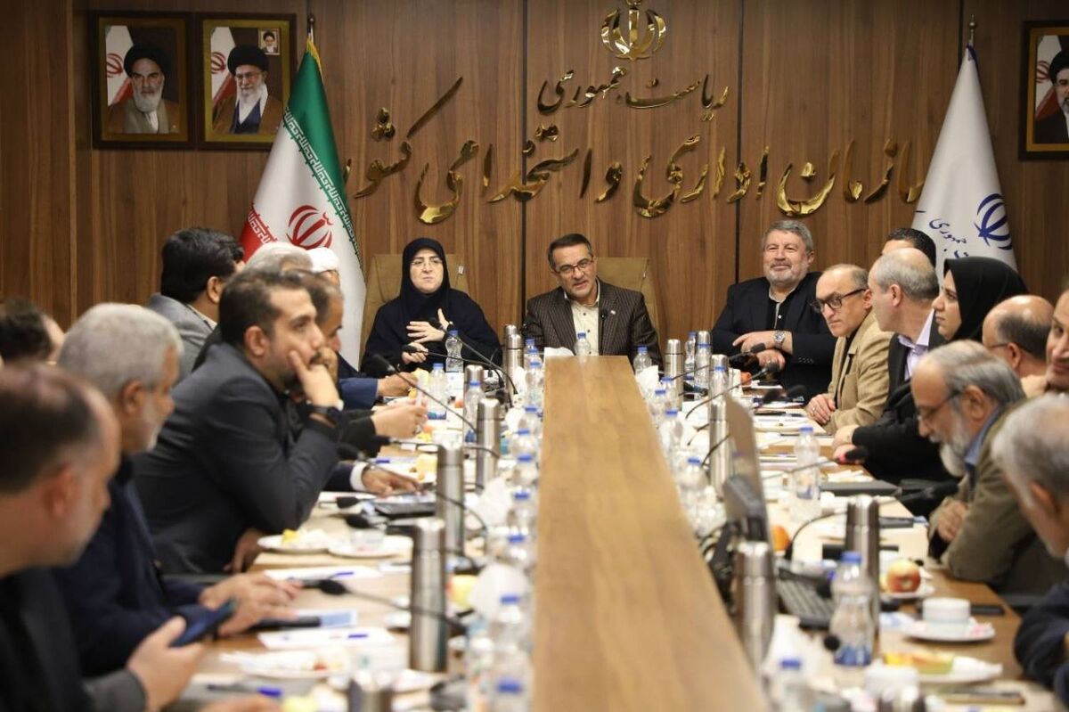 خبرنگاران منصفانه نقد کنند و راوی امید، حقیقت و منافع ملی باشند