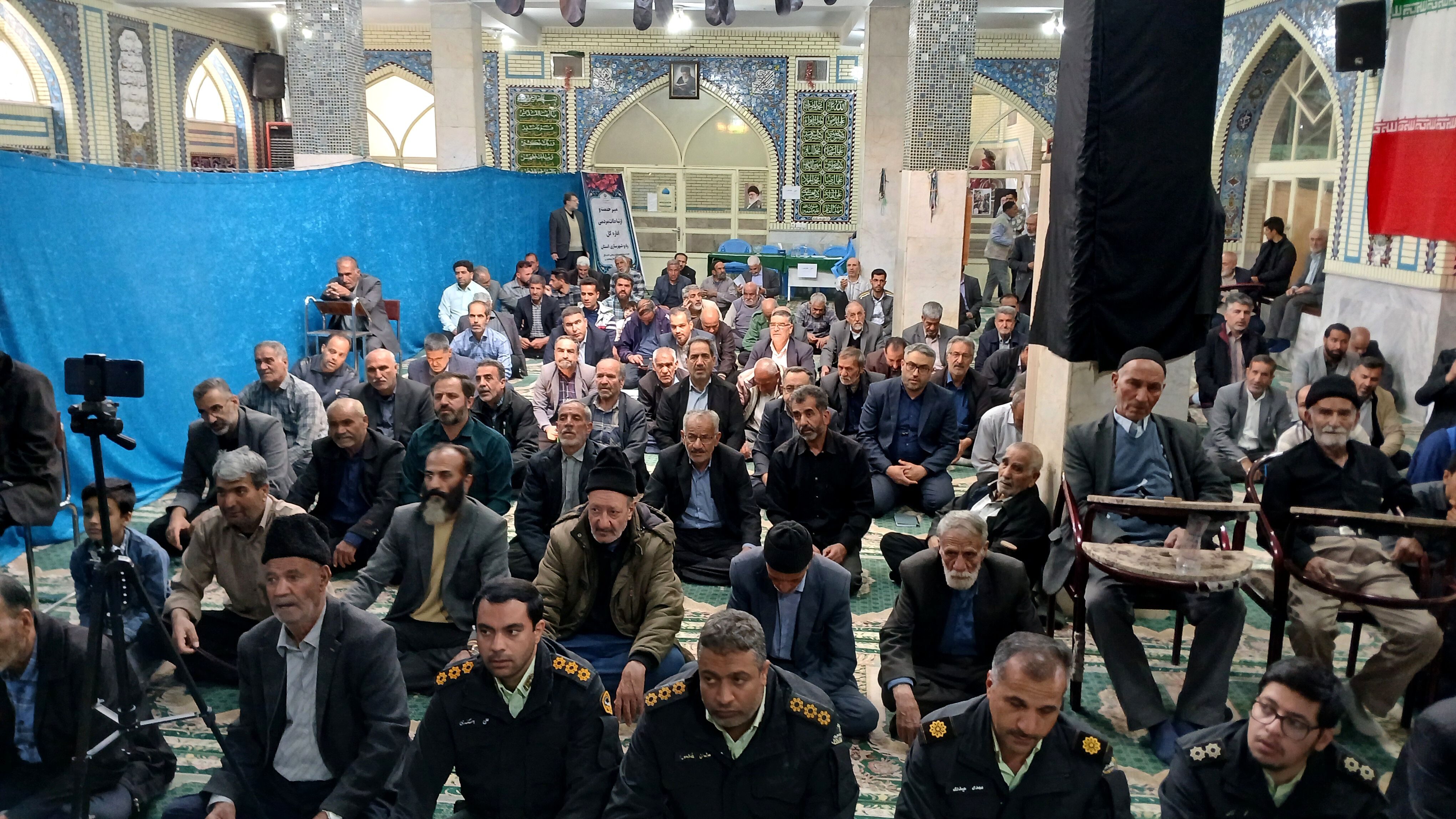 حضور مدیرکل اداره راه و شهرسازی استان در صفوف نماز جمعه بن