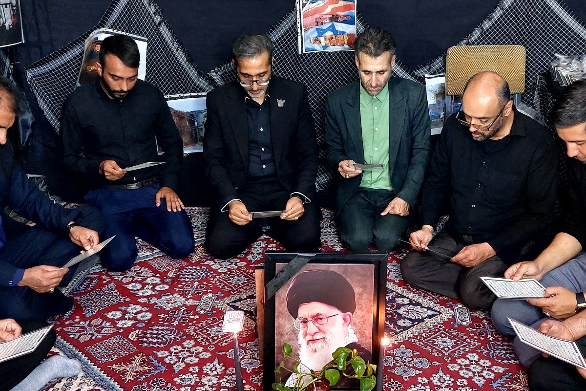 جامعه فرهنگیان راه رهبر شهید را با تمسک به قرآن ادامه خواهد داد