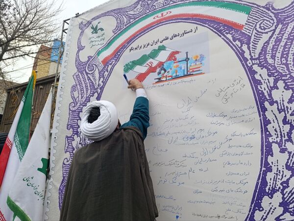 حضور چشمگیر مردم بجنورد در راهپیمایی ۲۲ بهمن