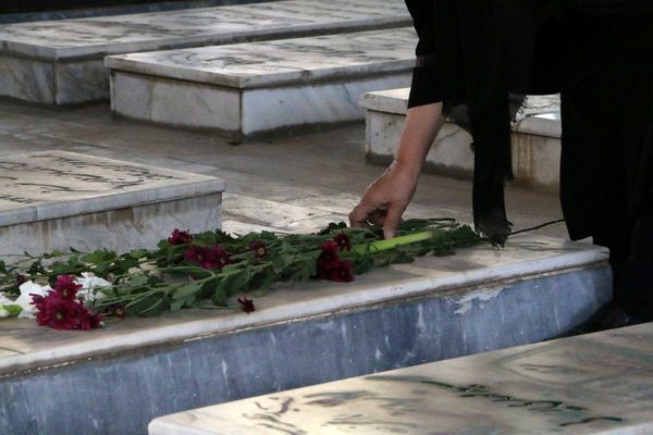 آیین غبارروبی و گلباران مزار شهدا در آستان امامزاده بی‌بی سکینه خاتون (س)