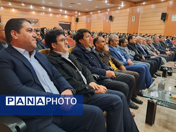 آیین تجلیل از رتبه‌برترهای کنکور ۱۴۰۳ اداره آموزش و پرورش ناحیه یک زنجان