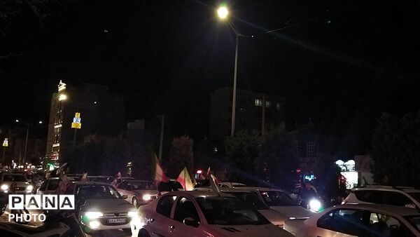 پرچم های ایران بر فراز بلوار فضل نیشابور قرار گرفت 