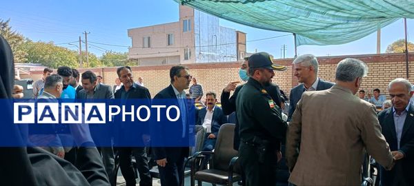 روشن شدن چراغ مدرسه قلم ۱۲ زاغه در ارتباط زنده با رئیس‌جمهور