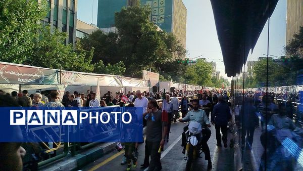 راهپیمایی 10 کیلومتری تهران به مناسبت عید غدیر و مقاومت در برابر تهدیدات دشمن