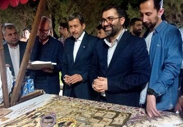 بازدید استاندار اصفهان از نمایشگاه گذر صنایع دستی 