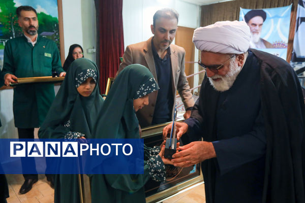 حضور تولیت آستان قدس رضوی در جمع دانش‌آموزان با آسیب بینایی مشهد