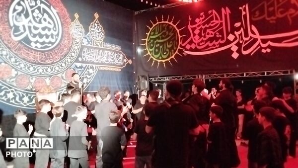 عشق و ارادت نوجوانان شهر هشتگرد به اباعبدالله الحسین(ع)