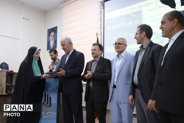 «سپاس معلم» در تبریز؛ آیین تجلیل از معلمان نمونه ناحیه یک با حضور فرماندار 