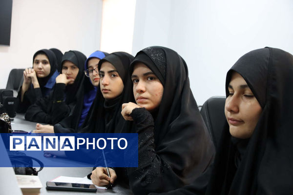 تقدیر از دانش‌آموز خبرنگاران فعال پانا اسلامشهر به مناسبت روز خبرنگار