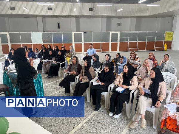 جلسه اولیا و مربیان پایه سوم در دبستان شهید تندگویان