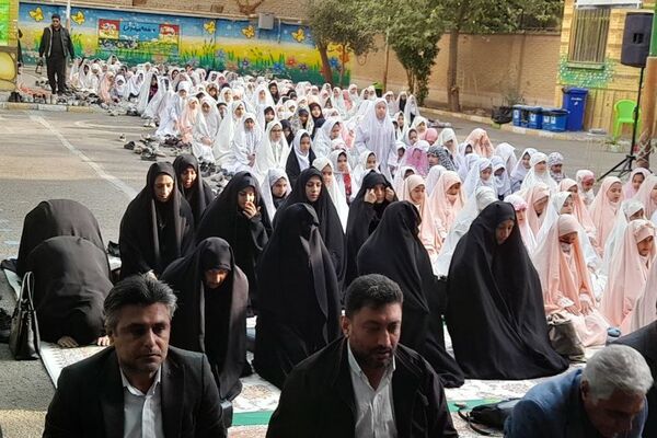 روز معنویت در مدرسه محدثه شاهد ورامین؛ از نماز باران تا زنگ عتبات عالیات