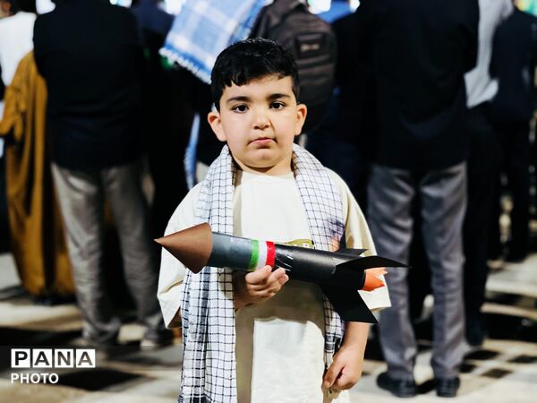 ایستادگی با چاشنی وحدت
