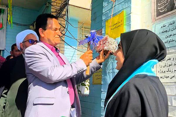 جشن مهر ایثار و نماز و بازگشایی مدارس یک مهر در دبیرستان هیأت امنایی فرهیختگان