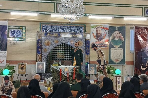 برگزاری یادواره شهدا به مناسبت هفته دفاع مقدس در دبیرستان حضرت زینب(س) ناحیه یک شهرری
