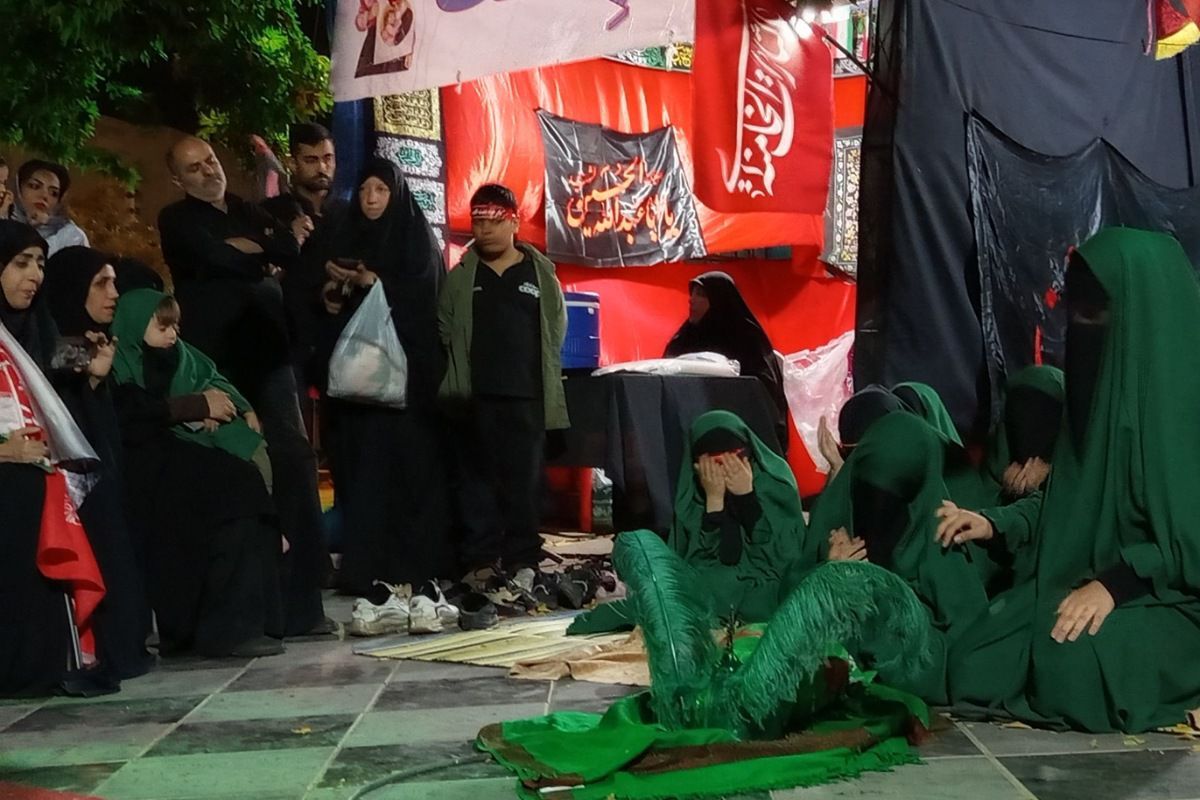  برپایی سفره حضرت رقیه (س) به کمک دانش‌آموزان و فرهنگیان پردیس
