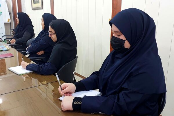 کارگاه آموزشی پیشگیری از آسیب‌های اجتماعی در دبیرستان دستغیب ناحیه 3 شیراز