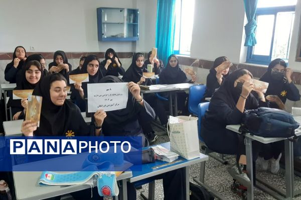 جشن عاطفه‌ها در دبیرستان فرزانگان قائمشهر