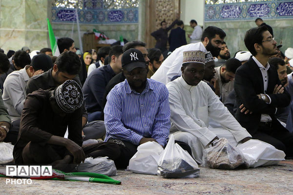 جشن ازدواج طلبگی ۲۰۰ زوج در حرم حضرت معصومه(س)