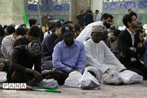 جشن ازدواج طلبگی ۲۰۰ زوج در حرم حضرت معصومه(س)