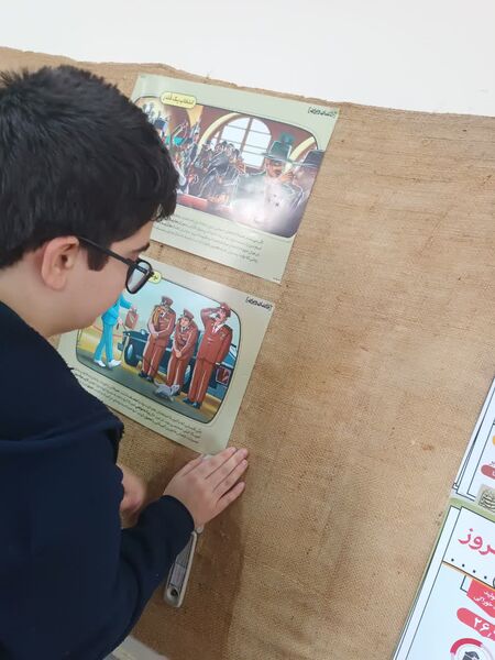 برپایی نمایشگاه مدرسه انقلاب در دبیرستان شهید رجایی