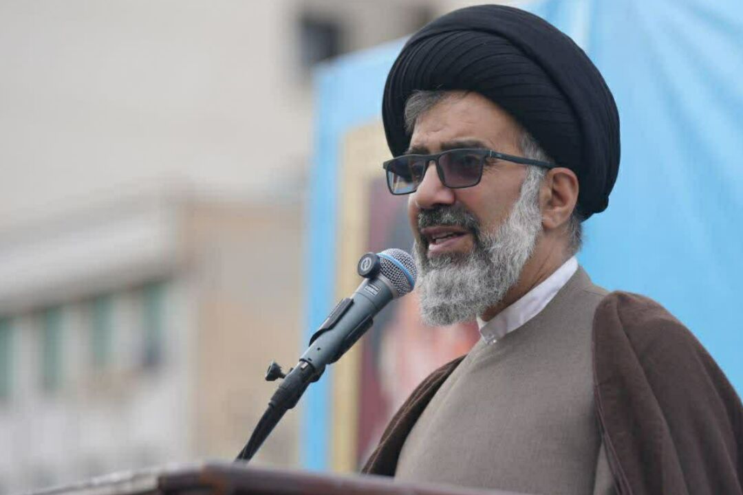 دشمنان همیشه تلاش دارند که ما را تسلیم کنند