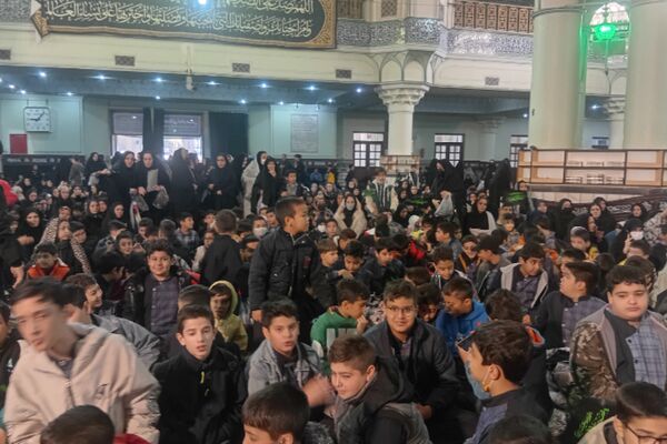 حضور دانش‌آموزان ناحیه دو شهرری در مراسم نوگلان فاطمی